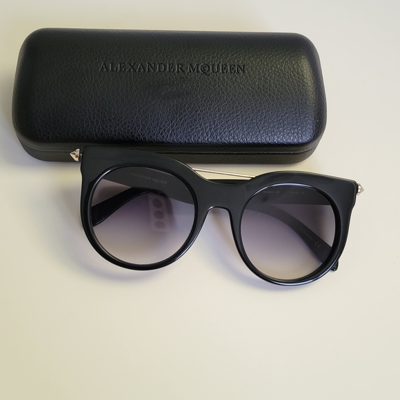 ALEXANDER MCQUEEN Oversized Black  Sunglasses Silver Metal Accent - Picture 3 of 9